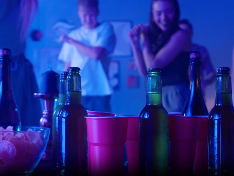 Tipsy vs Drunk: What’s the Difference From Light Buzzes to Heavy Hits